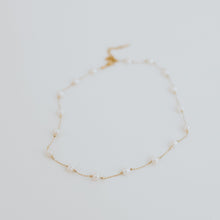 Load image into Gallery viewer, This modern pearl necklace is the classic addition you need to add to your jewelry box. This elegant and dainty details, this makes any look elevate to a classy and feminine jewelry look.