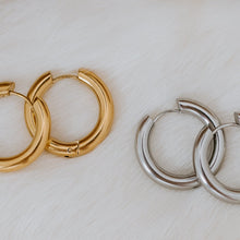 Load image into Gallery viewer, Maya Hoop Earrings | Small | Vancouver, British Columbia | Koquetta Accessories & Jewellery