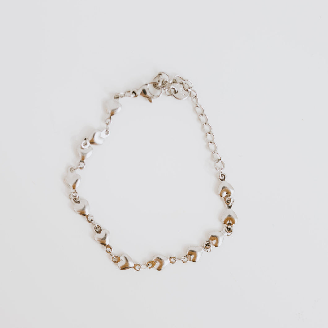 Delicate minimalistic bracelet perfect for everyday wear. With small hearts making up the patter it is the perfect dainty bracelet for anyone. 