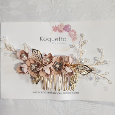 This dainty floral barrette is sure to make your hairdo look divine. This barrette/comb is available in light pink, white  and powder blue..