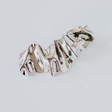 Bold hair accessory for your hairstyles. Available in silver and gold.